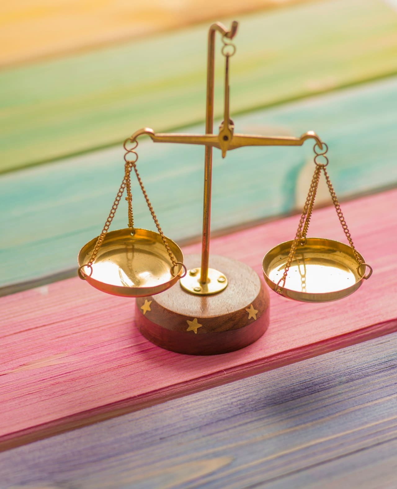 Balance dorée symbolisant l'équilibre tarifaire du cloud