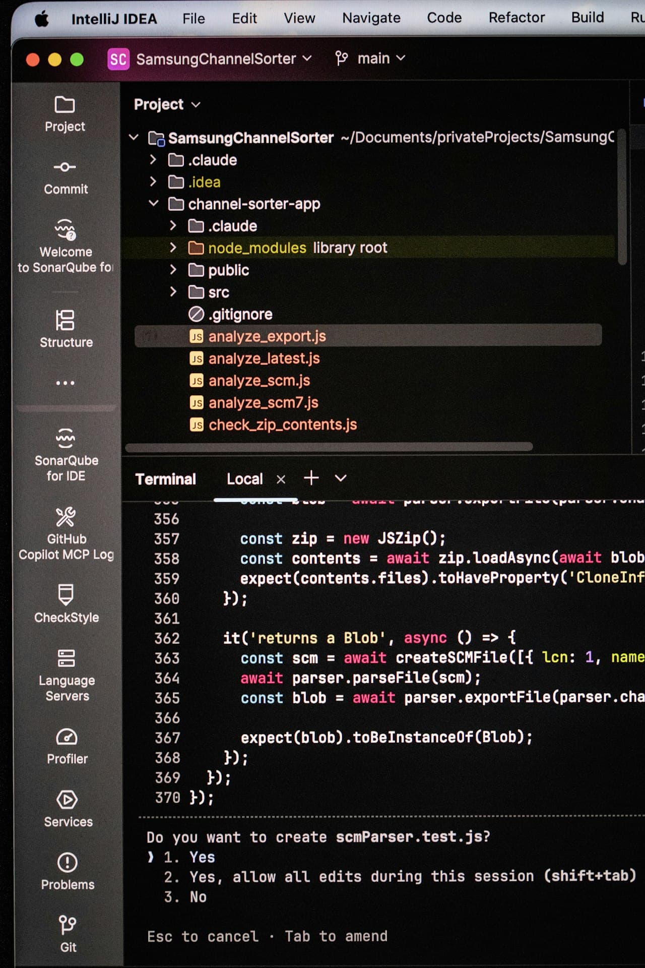 Écran d'ordinateur affichant du code et terminal