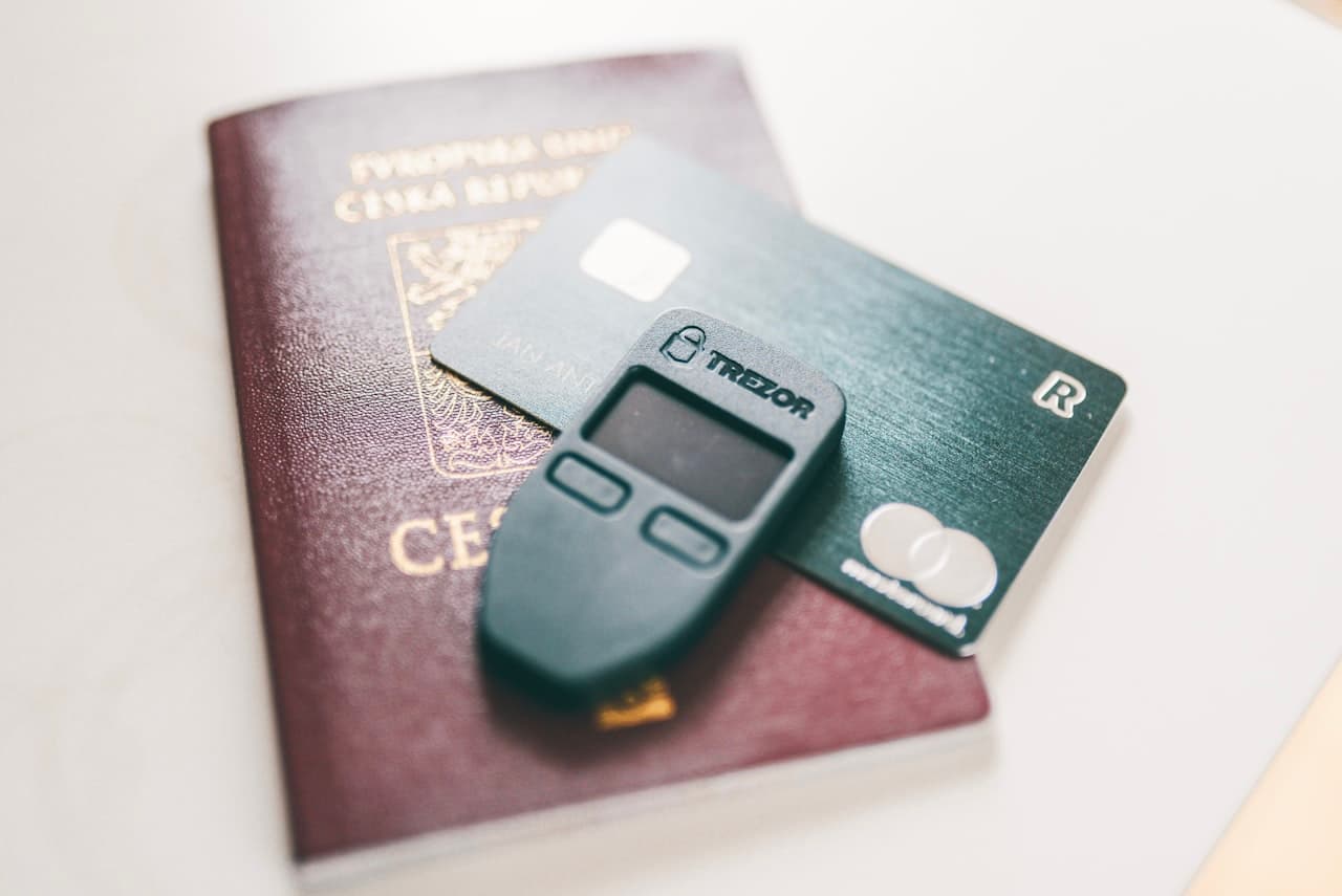 Appareil Trezor noir de stockage Bitcoin